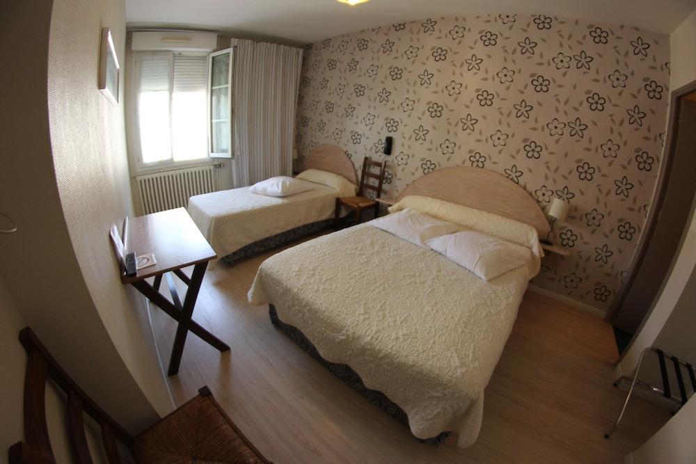 Brit Hotel Privilege Lisieux - La Villa Des Arts المظهر الخارجي الصورة