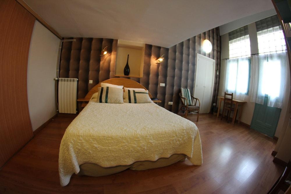 Brit Hotel Privilege Lisieux - La Villa Des Arts المظهر الخارجي الصورة