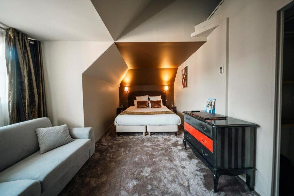 Brit Hotel Privilege Lisieux - La Villa Des Arts المظهر الخارجي الصورة