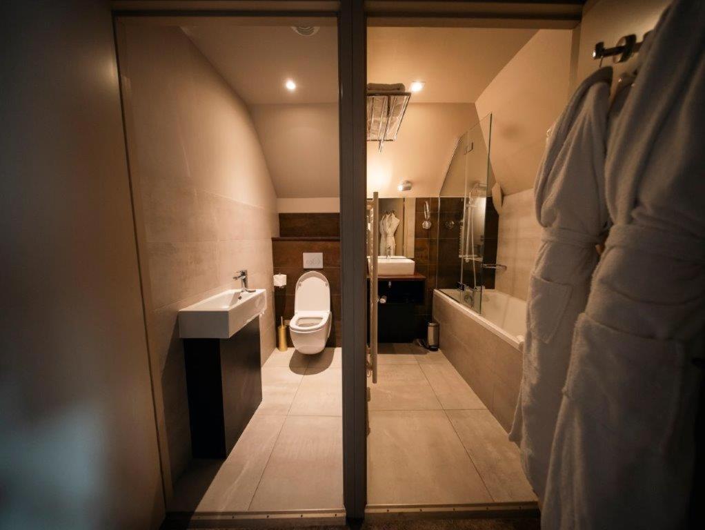Brit Hotel Privilege Lisieux - La Villa Des Arts المظهر الخارجي الصورة