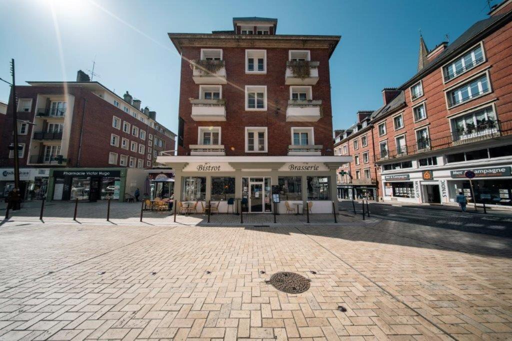 Brit Hotel Privilege Lisieux - La Villa Des Arts المظهر الخارجي الصورة