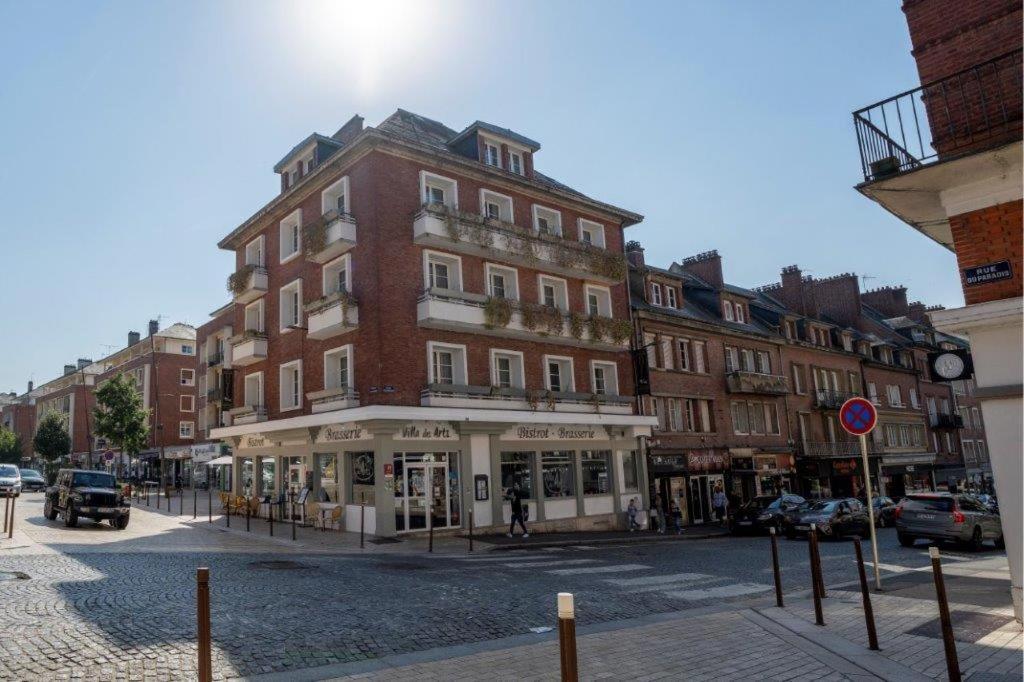 Brit Hotel Privilege Lisieux - La Villa Des Arts المظهر الخارجي الصورة