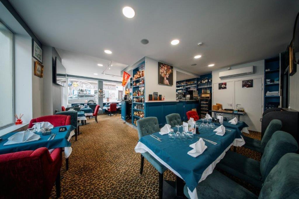 Brit Hotel Privilege Lisieux - La Villa Des Arts المظهر الخارجي الصورة