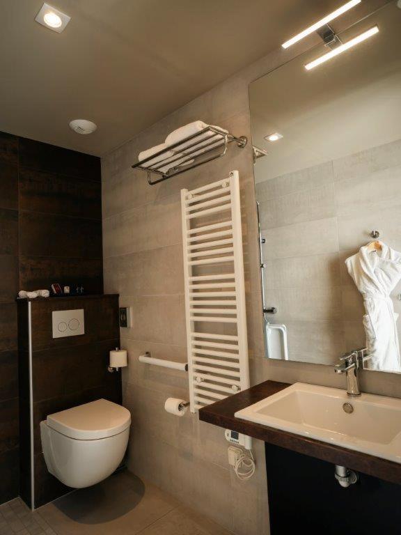 Brit Hotel Privilege Lisieux - La Villa Des Arts المظهر الخارجي الصورة