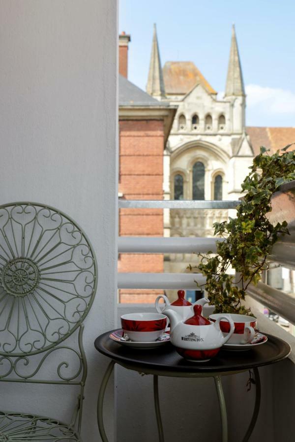 Brit Hotel Privilege Lisieux - La Villa Des Arts المظهر الخارجي الصورة