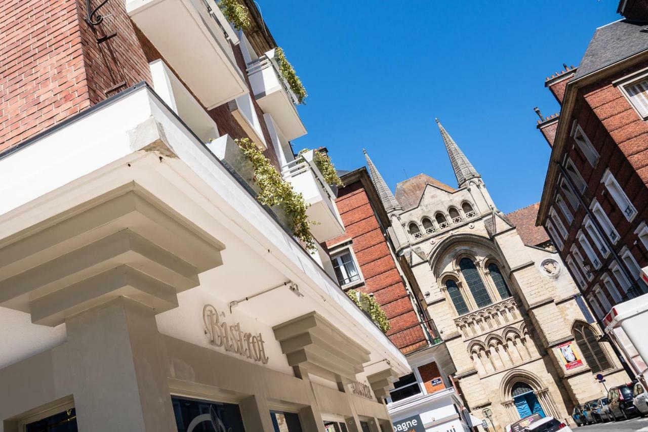 Brit Hotel Privilege Lisieux - La Villa Des Arts المظهر الخارجي الصورة