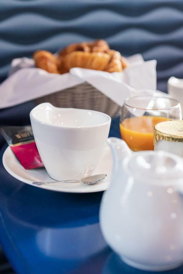 Brit Hotel Privilege Lisieux - La Villa Des Arts المظهر الخارجي الصورة
